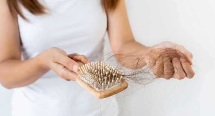 Caduta dei capelli: cause, rimedi e prevenzione
