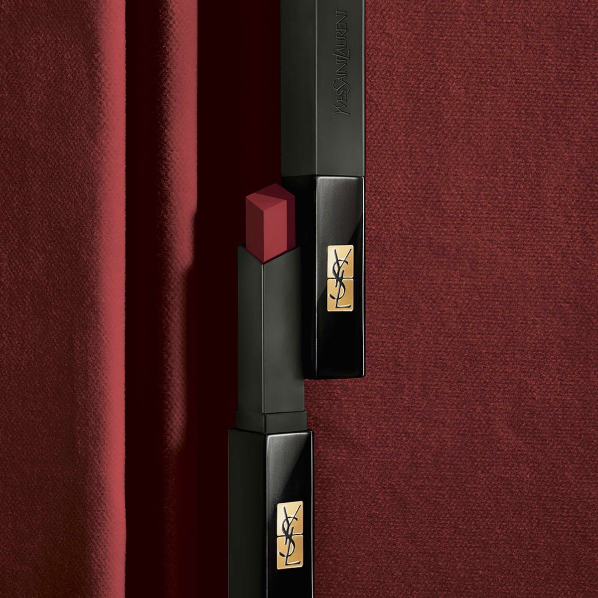 YSL Rouge Pur Couture The Slim Velvet Radical Rossetto Matte
