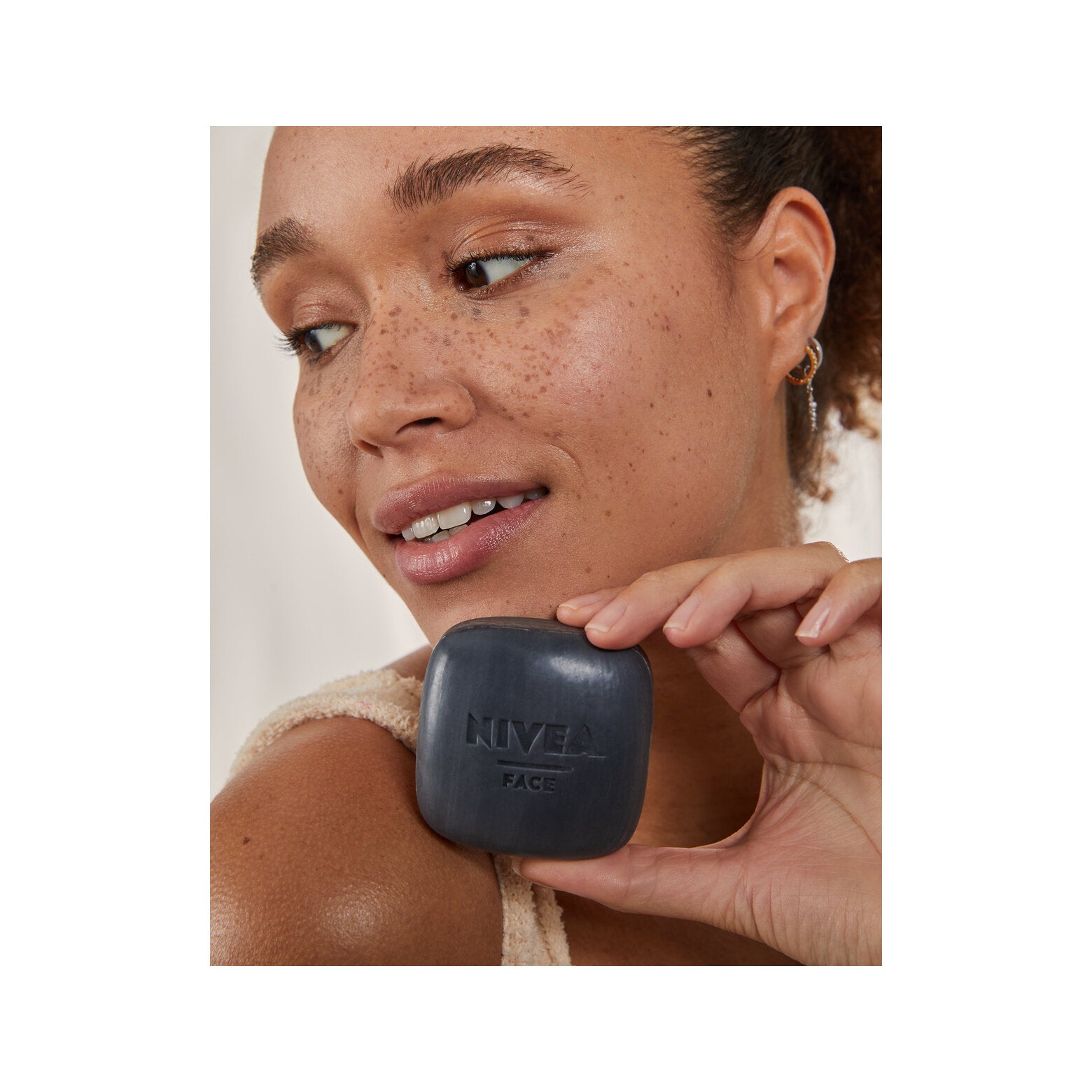 Nivea Naturally Clean Scrub Viso Solido Pulizia Profonda Scrub Detergente Viso Solido 75g-3