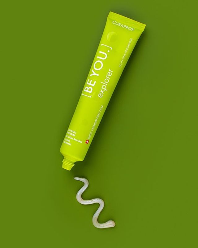 Curaprox Be You Dentifricio Sbiancante gusto Mela e Aloe 60ml-2