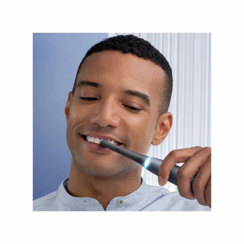 Oral-B iO 7 spazzolino elettrico ricaricabile colore nero + 2 testine di ricambio-2